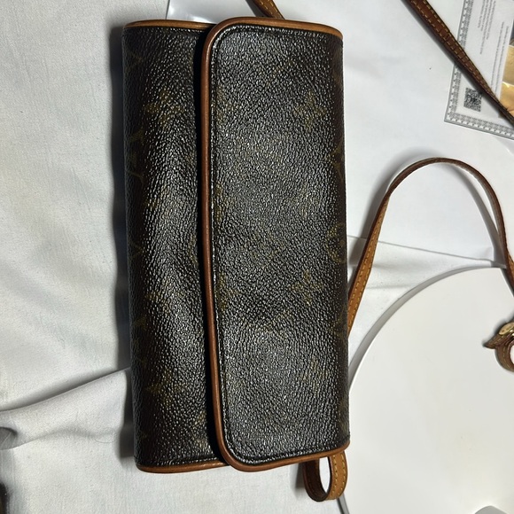 Louis Vuitton Twin GM with COA - Picture 2 of 8